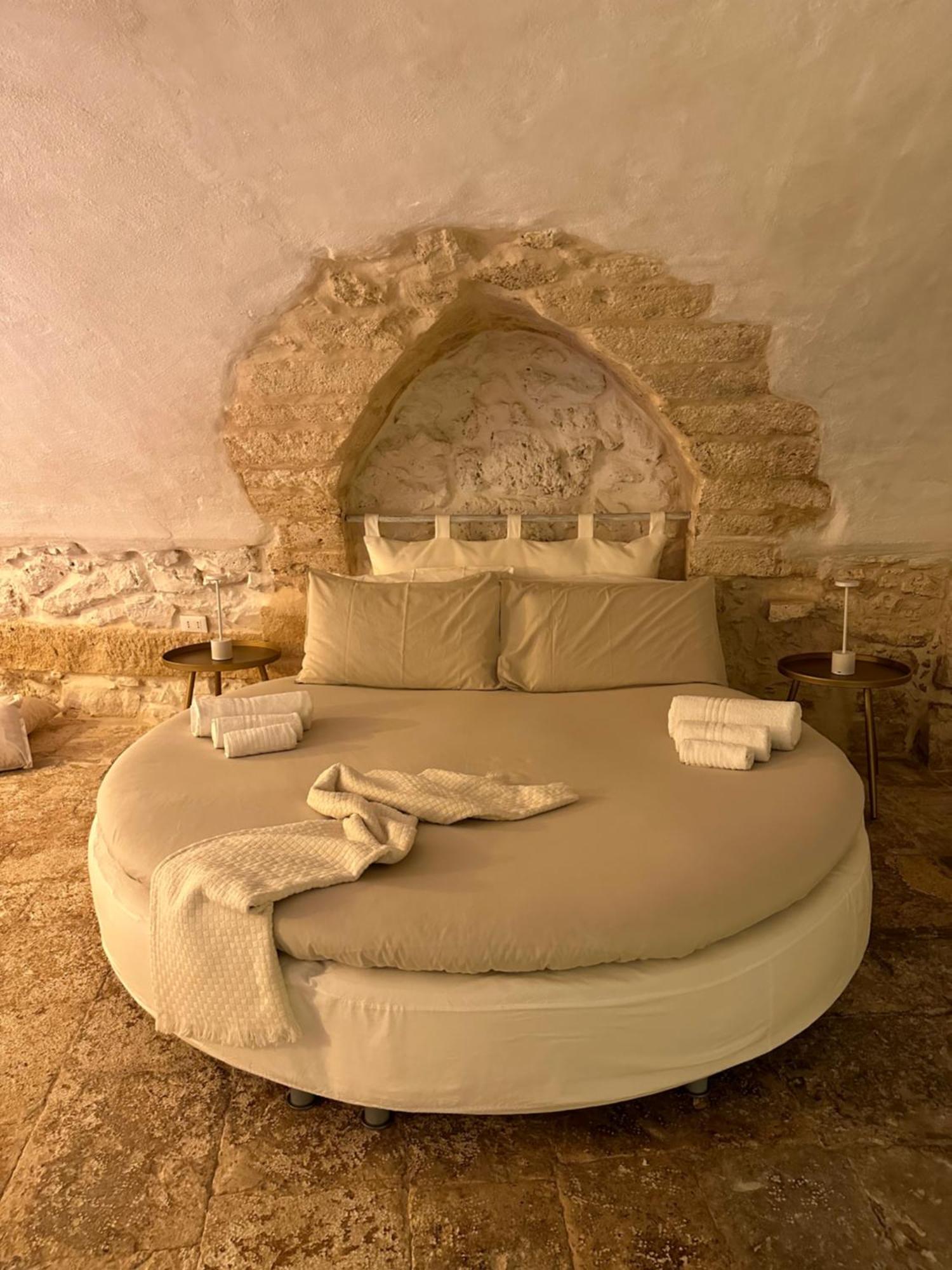 Arquati Suite Luxury Apartment Ostuni Esterno foto